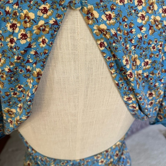 Free People Blue Floral Keyhole Back Dress With Lace. Size Medium - Picture 11 of 13